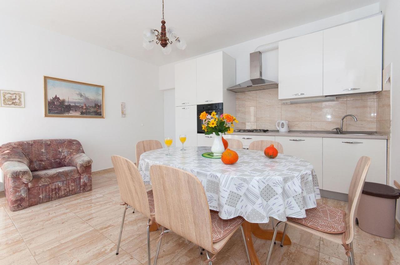 Apartments Marija Писак Екстер'єр фото