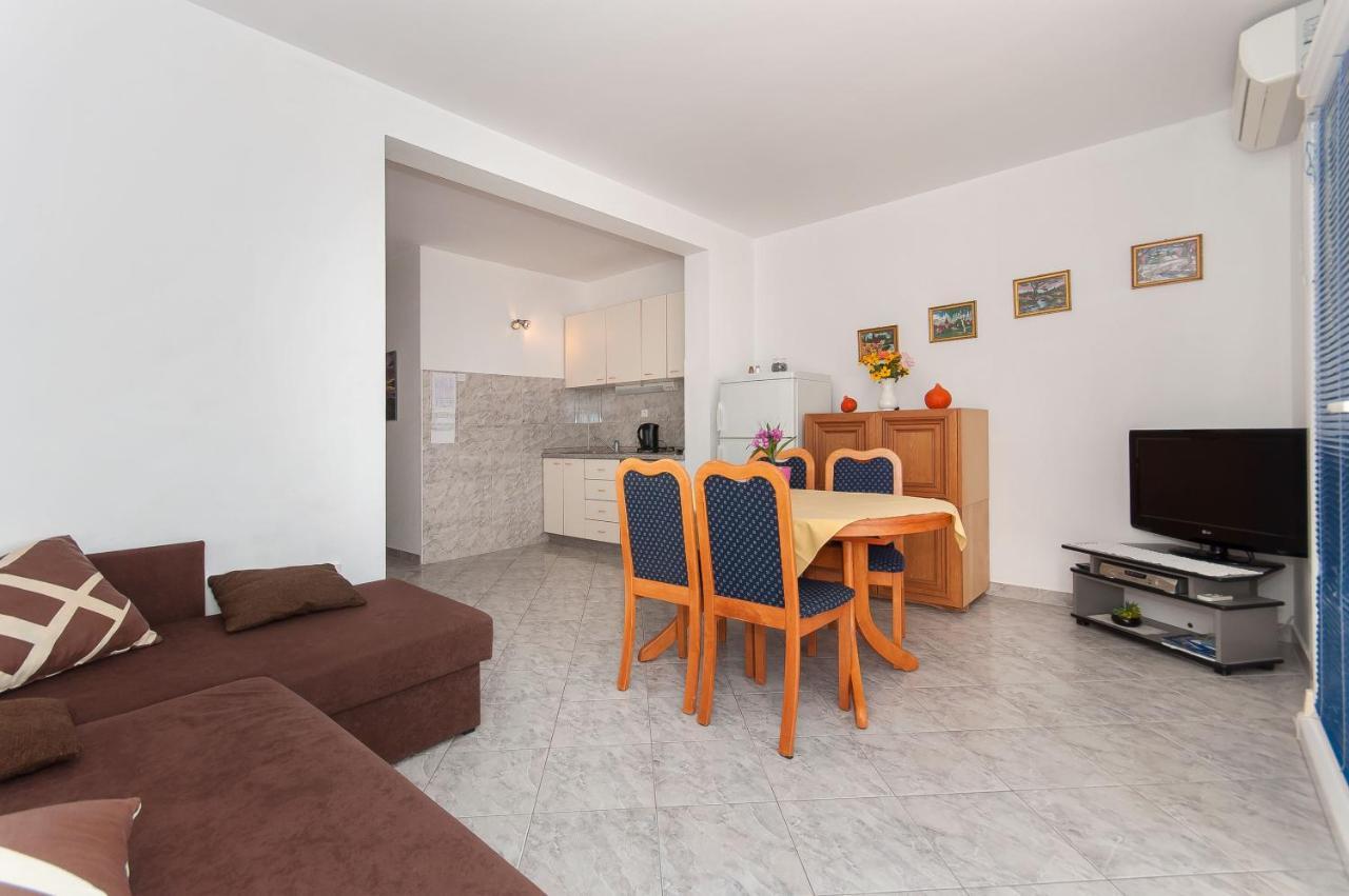 Apartments Marija Писак Екстер'єр фото