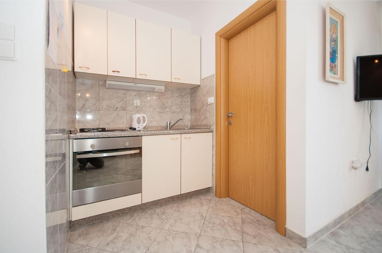 Apartments Marija Писак Екстер'єр фото