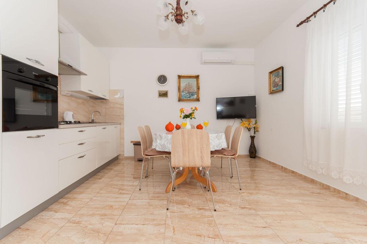 Apartments Marija Писак Екстер'єр фото
