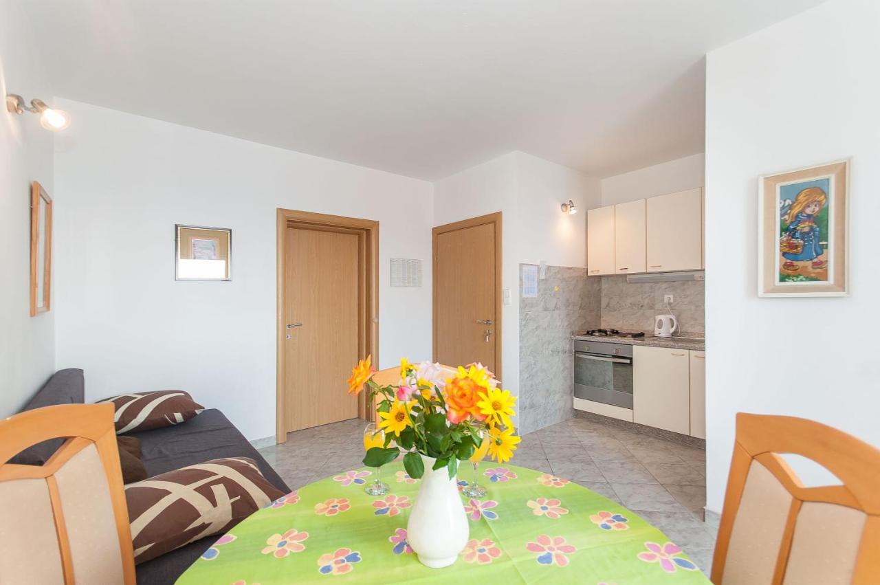 Apartments Marija Писак Екстер'єр фото